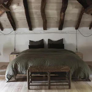 Hébergement de vacances Vestiges, Ancien Corps De Ferme Renove Selon L'esprit Wabi-sabi, Saint-Antonin